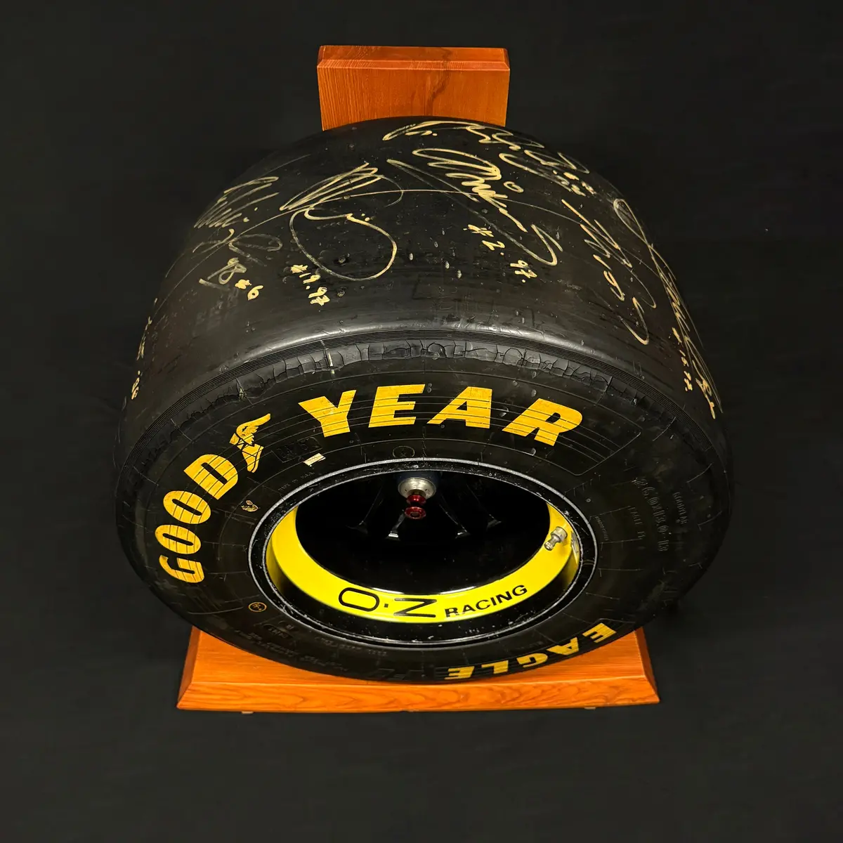 The Miami Auction Lot 004 - 20 Driver Signature Goodyear Tyre – Williams Fw19 Championship Edition 1