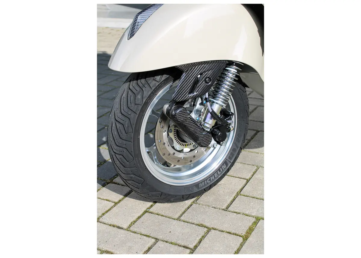 Carbon Fiber Suspension Arm Cover | Vespa Et/Lx/Lxv/S/Gts/ Primavera/ Sprint 50-300Cc 2
