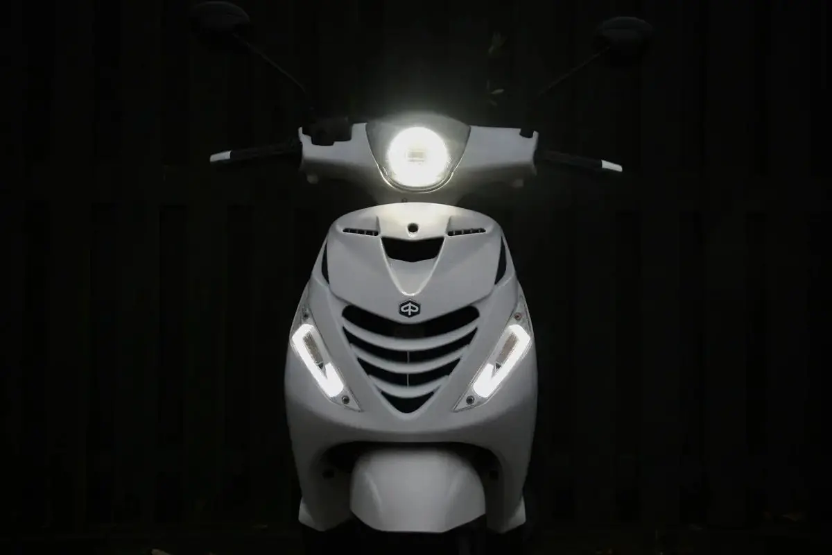 Panel Kit High Gloss White | Piaggio Zip 2000/Sp Models 1