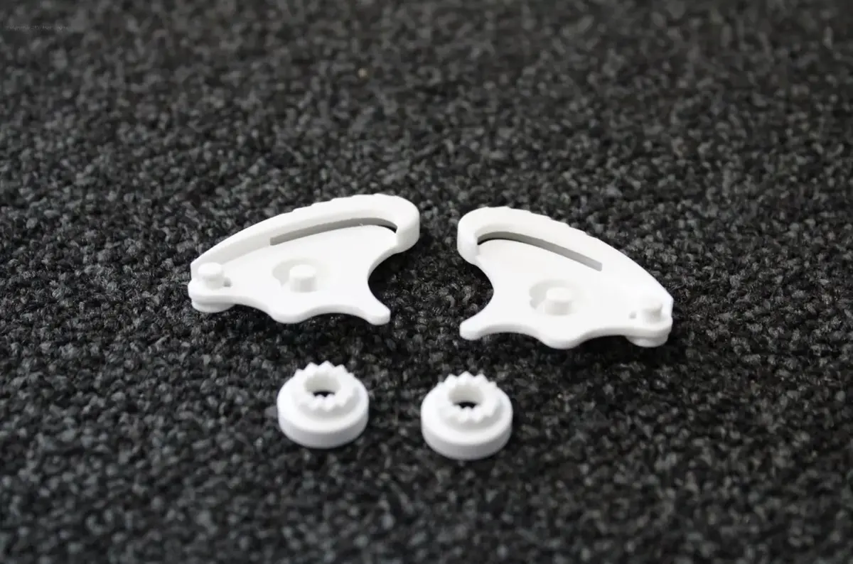 Roof Boxer V8 Helmet Clip Set White 1