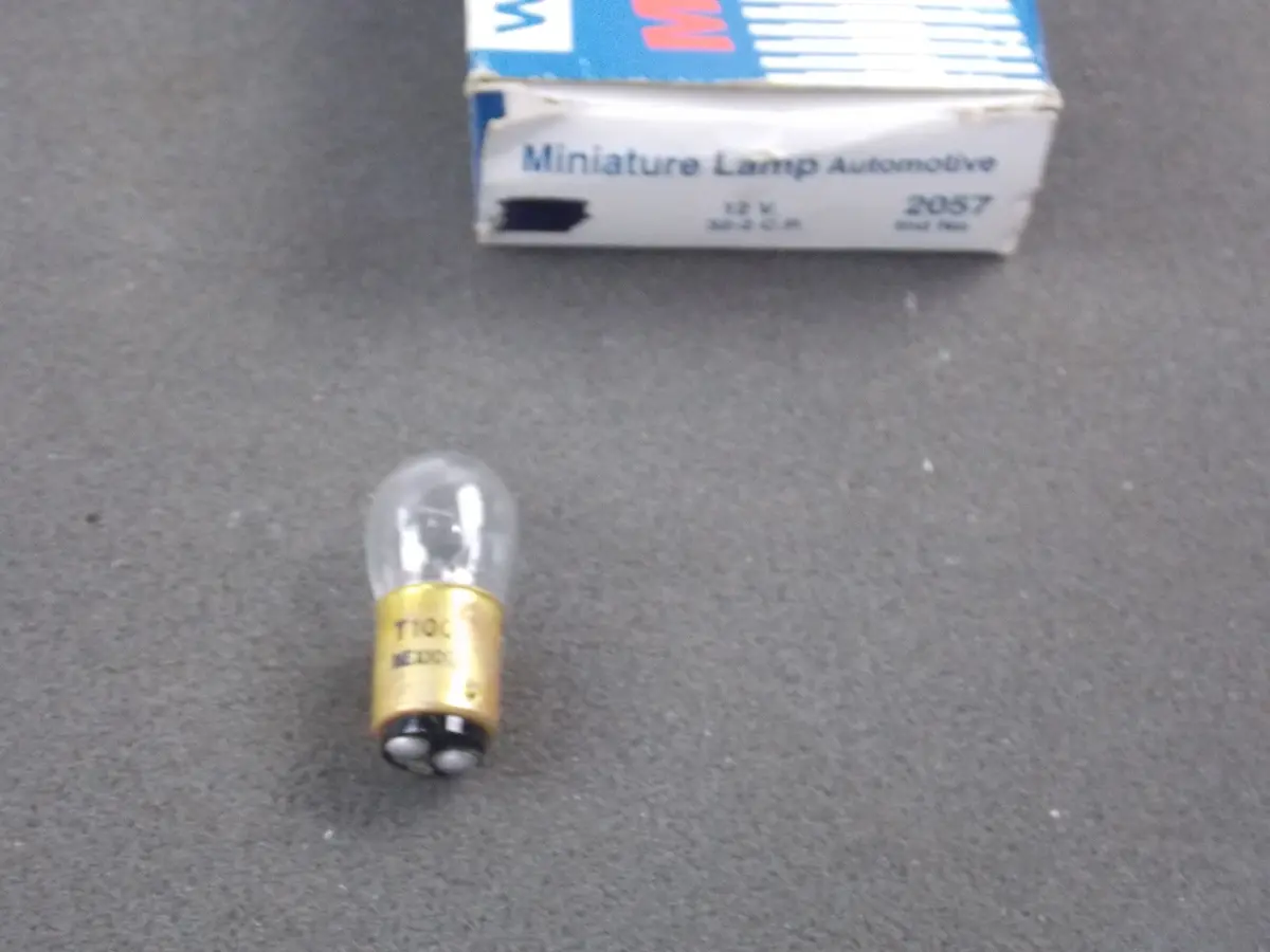 Wagner Miniature Lamp Automotive Bulb Light (3) 12V 32-2 C.P T10c # 2057 1