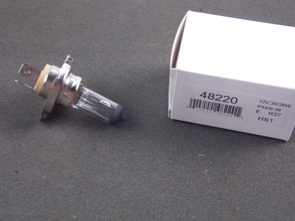 Halogen Headlight Bulb 12V-35/35W Px43t-38 R37 Hs1 Automotive Motorcycles 48220 1