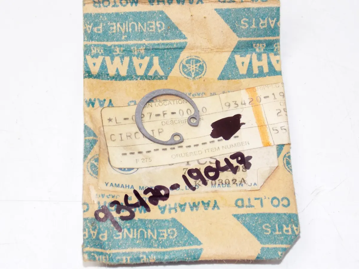 Nos Yamaha 1977-1979 Xs750-2D Oil Pump Oil Cleaner Circlip R-Type 93420-19047 1