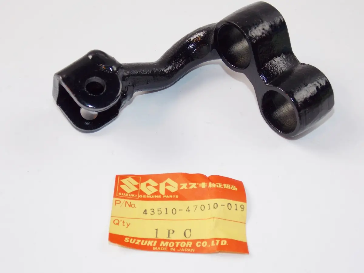 Nos Oem Suzuki 77-80 Gs550e Gs550l Rh Front Footrest Bracket 43510-47010-019 1