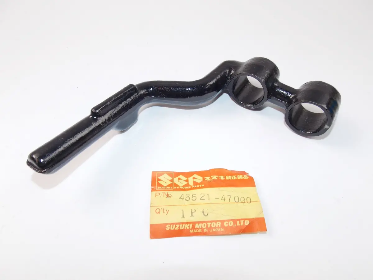 Nos Oem Suzuki 77-79 Gs550e Lh Front Footrest Bracket 43521-47000 1