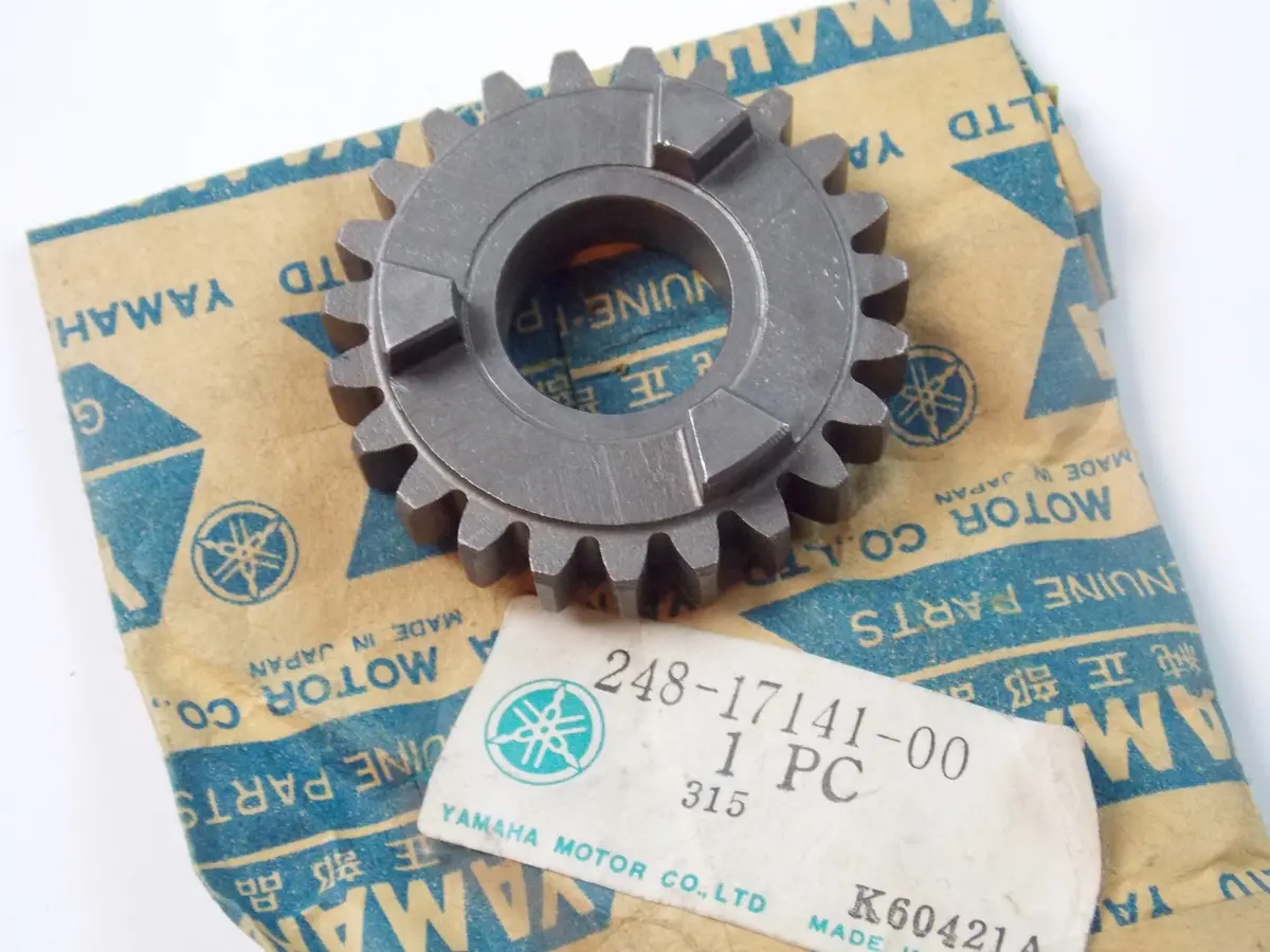 Nos Oem Yamaha 69-73 At1e At1m Ct1 At1b Atm1b Ct1b Gear 4Th Pinion #248-17141-00 1