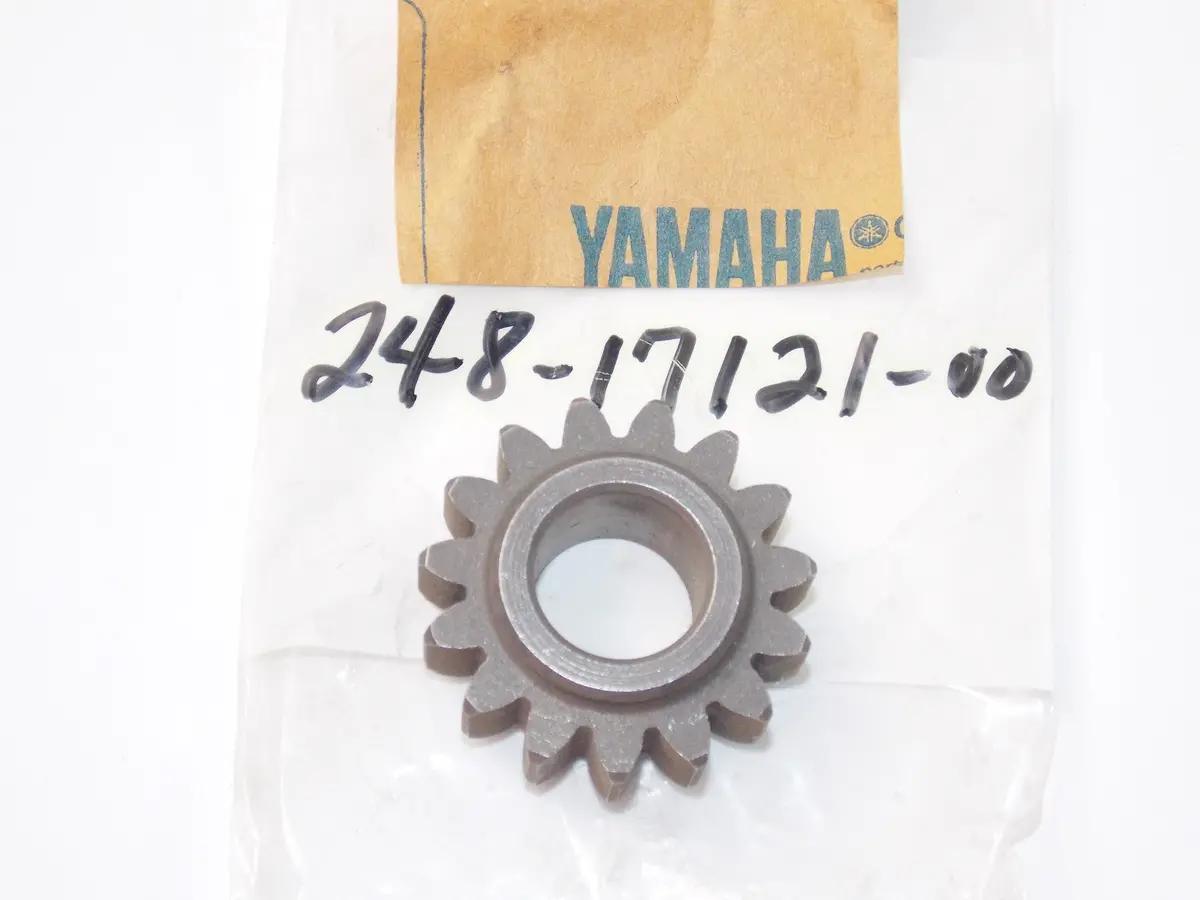 Nos Oem Yamaha 69-73 At1 At2 At3 Ct1 Ct2 Ct3 Ht1 Gear 2Nd Pinion # 248-17121-00 1