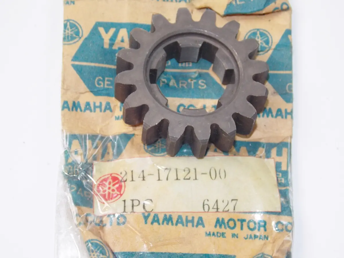 Nos Oem Yamaha 1968-70 Dt1 Dt1b Dt1s Dt1c Dt1cmx Gear 2Nd Pinion # 214-17121-00 1