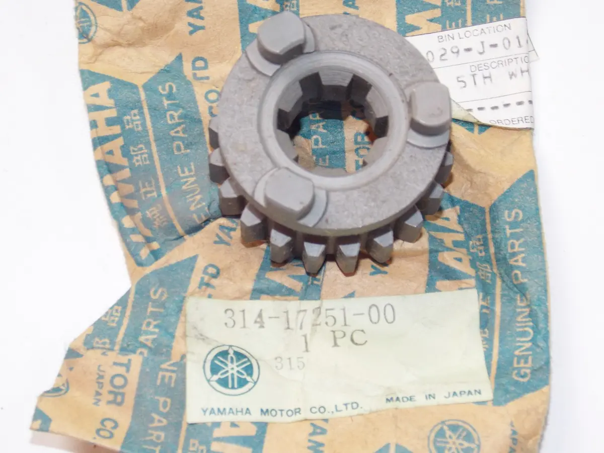 Nos Oem Yamaha 1972-1973 At2 Ct2 At3 Ct3 Gear 5Th Wheel # 314-17251-00 1