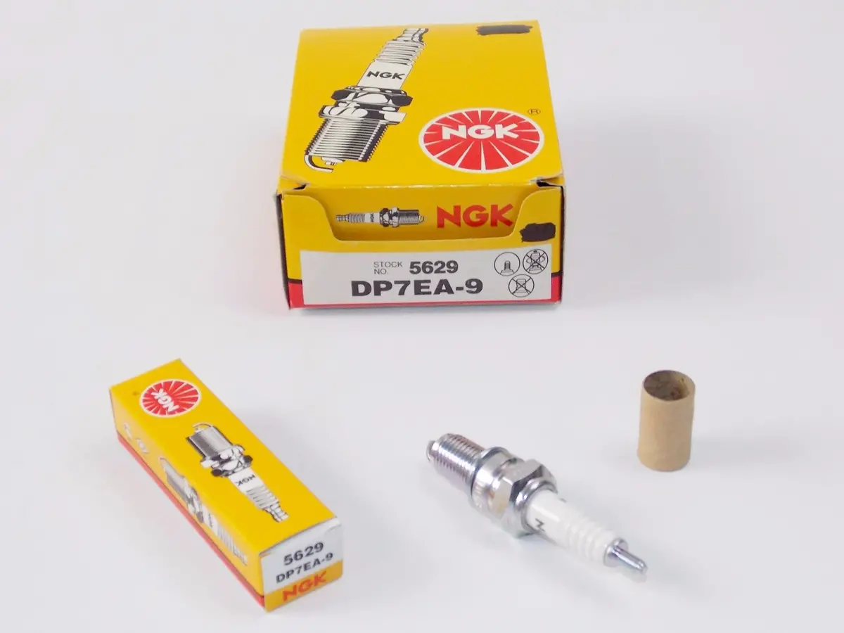 Nos Ngk 5629 Spark Plug Box Of 2 Kawasaki Suzuki Yamaha Dp7ea-9 1