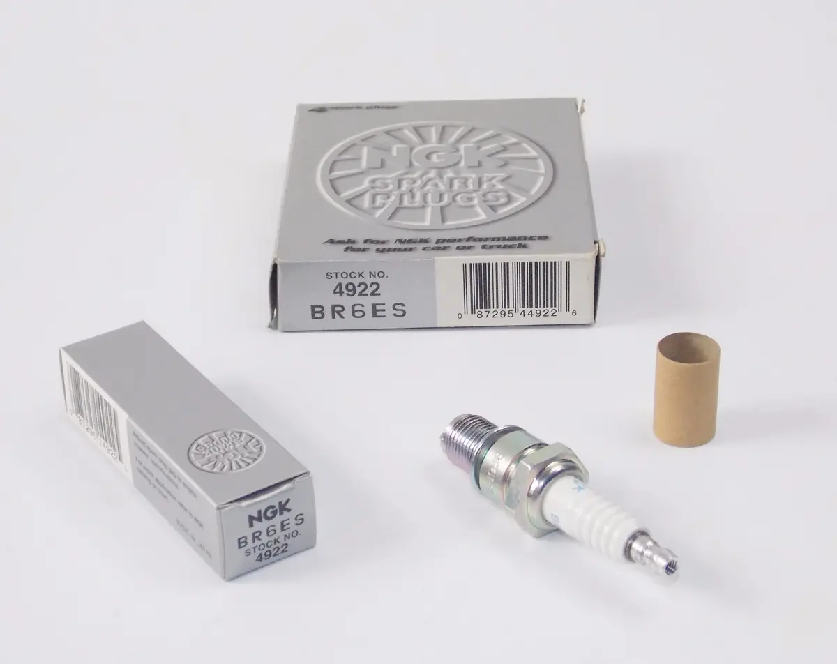 Nos Ngk 4922 Spark Plug Box Of 4 Yamaha Kawasaki Ktm Suzuki Bmw Br6es 1