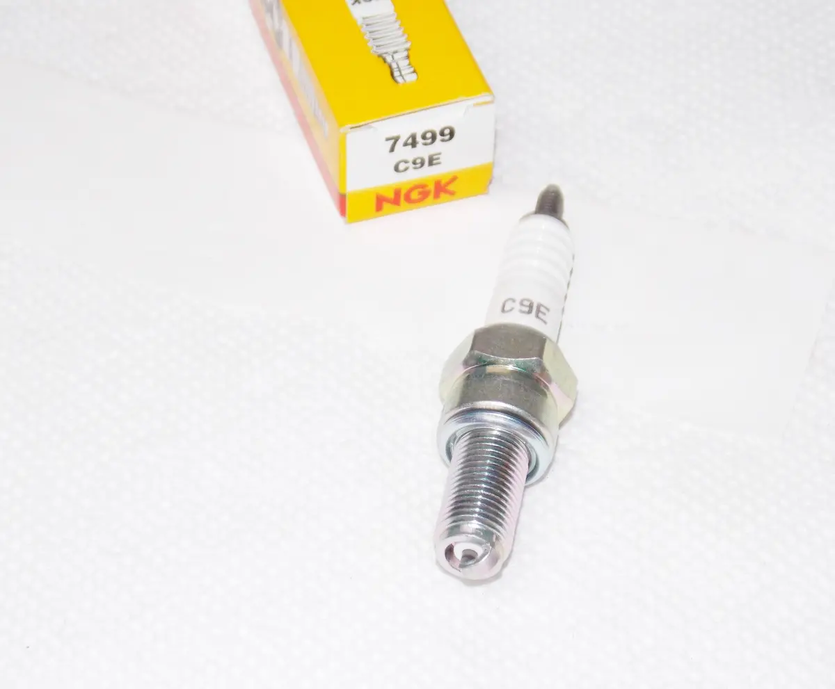Nos Ngk 7499 C9e Spark Plug Kawasaki 1990-1993 Zx600-D Honda Yamaha Suzuki 1