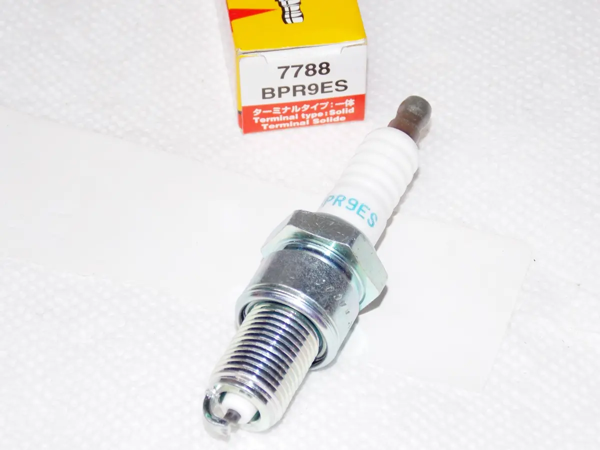 Nos Ngk 7788 Bpr9es Spark Plug Polaris Snowmobile Indy Classic Rmk 1