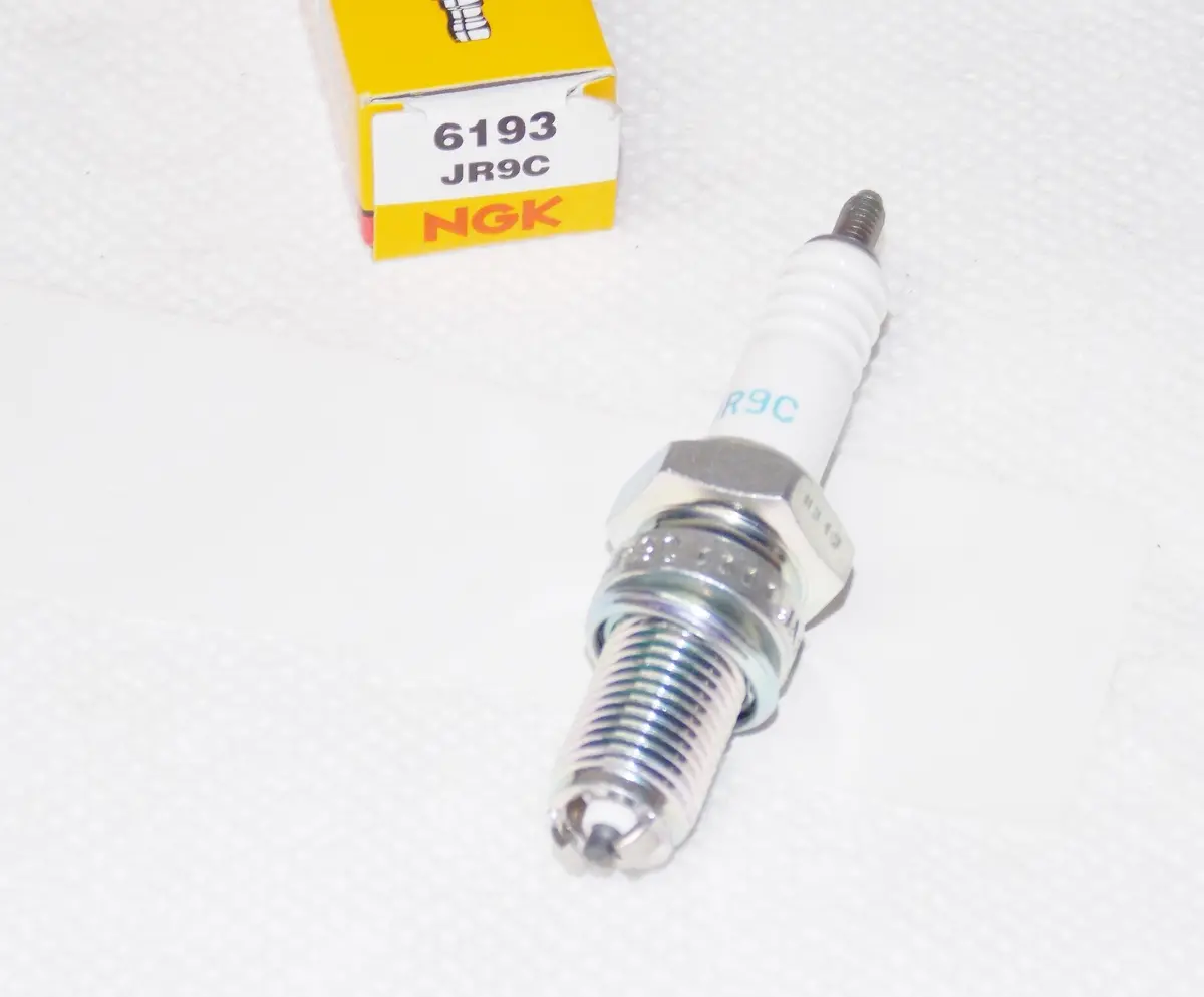 Nos Ngk 6193 Jr9c Spark Plug Suzuki 1988-1989 Gsx-R750 1989-1998 Katana 750 1