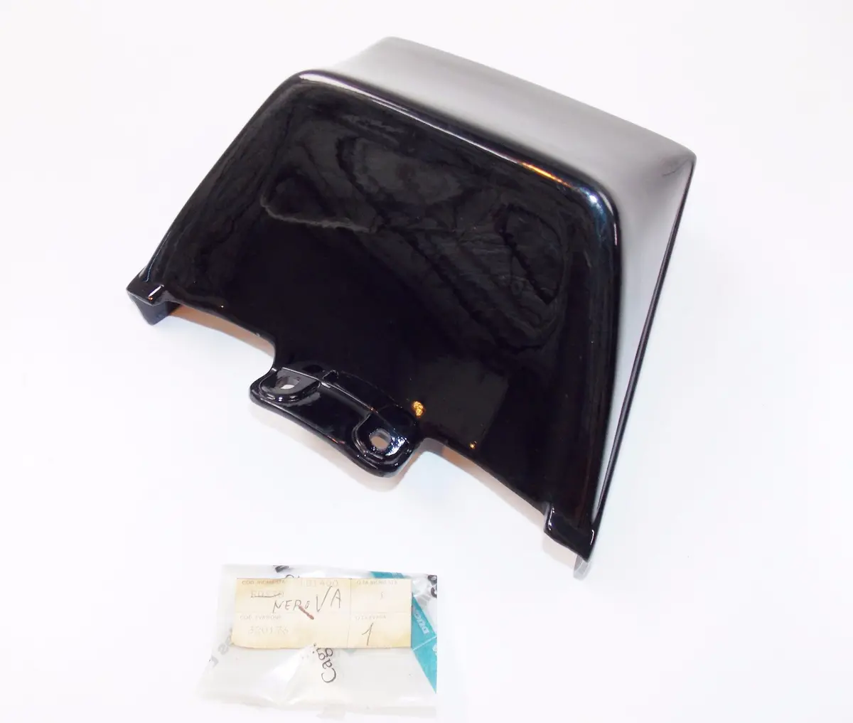Nos Oem Cagiva Morini 1982 125-250 Rear Seat Terminal Black Cover 320176 1
