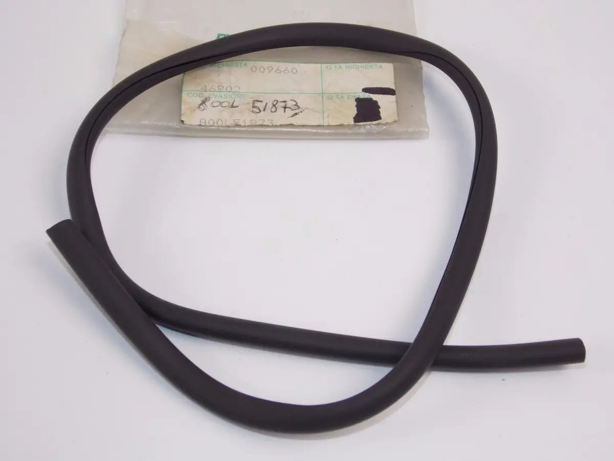 Nos Oem Cagiva 1987 Elefant 350/650 Windshield Edge Rubber 800L51873 1