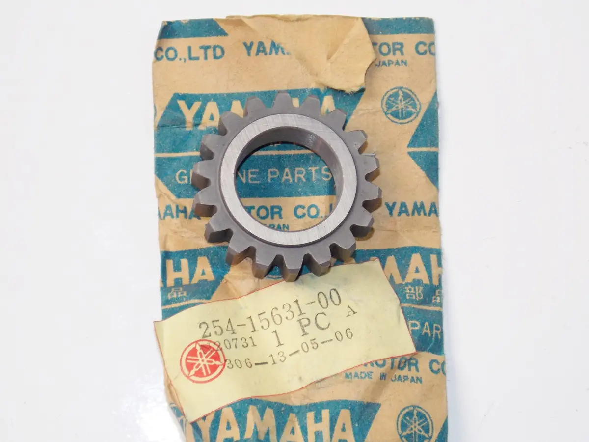 Nos Oem Yamaha 67-75 Yl2c/M Yg5t/S L5t/A Transmiss Gear Kick Pinion 254-15631-00 1