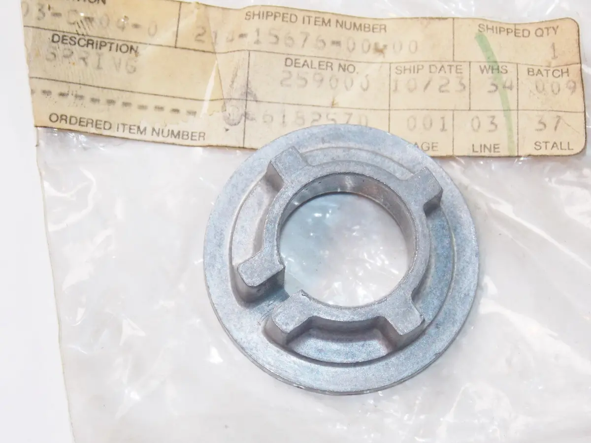 Nos Oem Yamaha 68-76 Dt1/B/C/E/S At1e/M/B/C Cover Spring # 214-15676-00 1