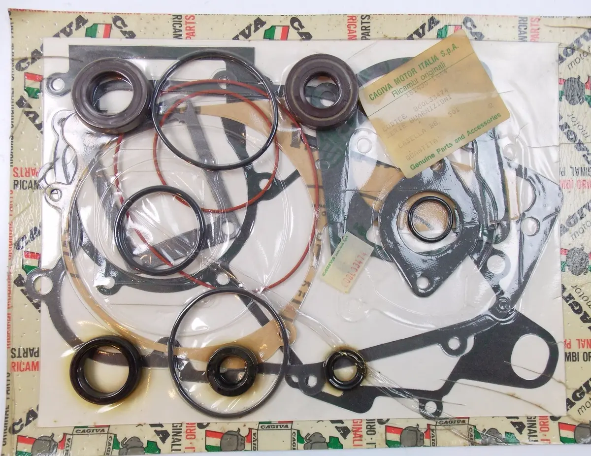 Nos Oem Cagiva Engine Crankcase Gasket Set + Oil Seal 800L33474 1
