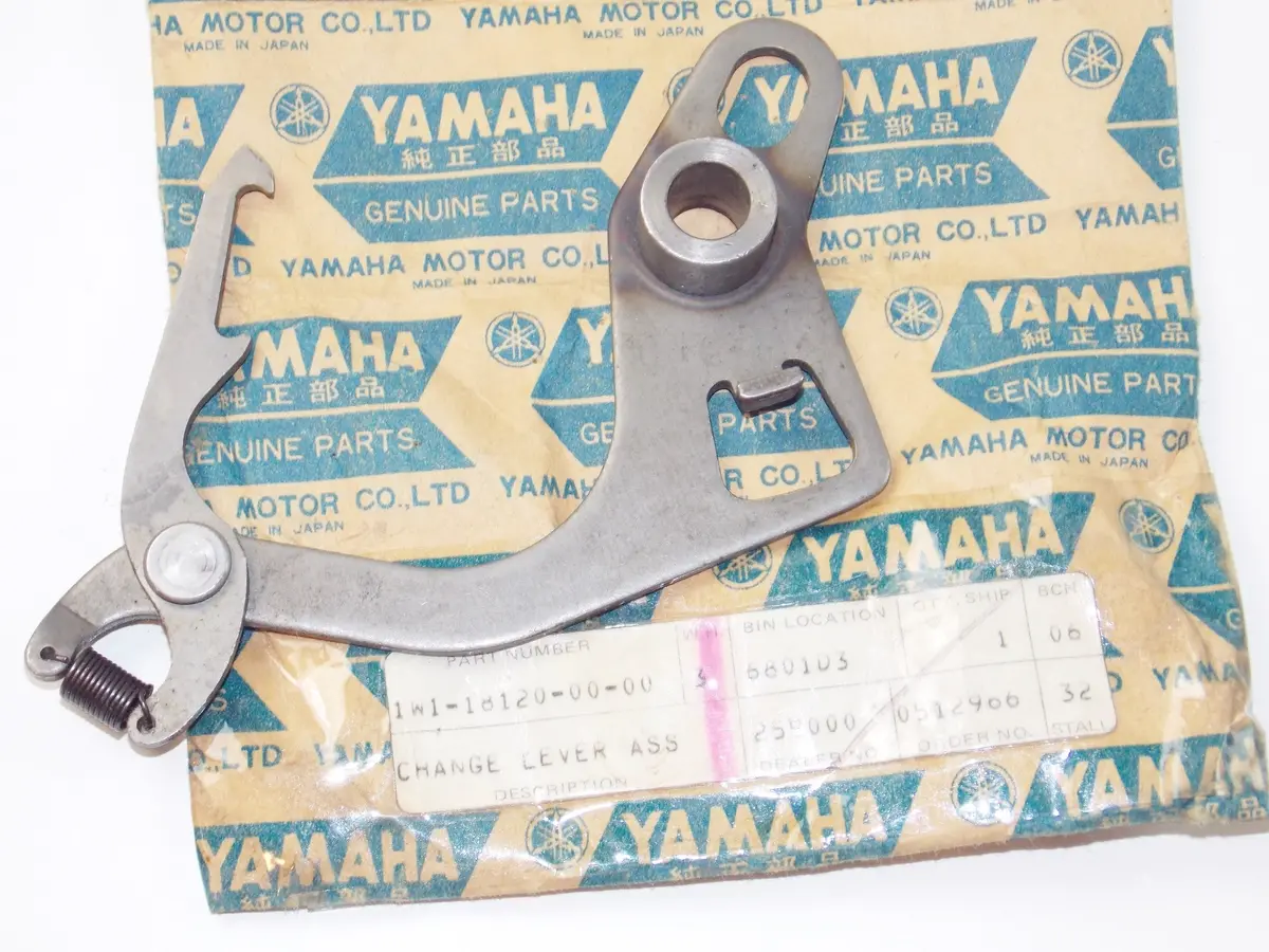 Nos Oem Yamaha 1977 It175 Dt125 Dt175 1T175 Yz125 Shift Lever Asy # 1W1-18120-00 1