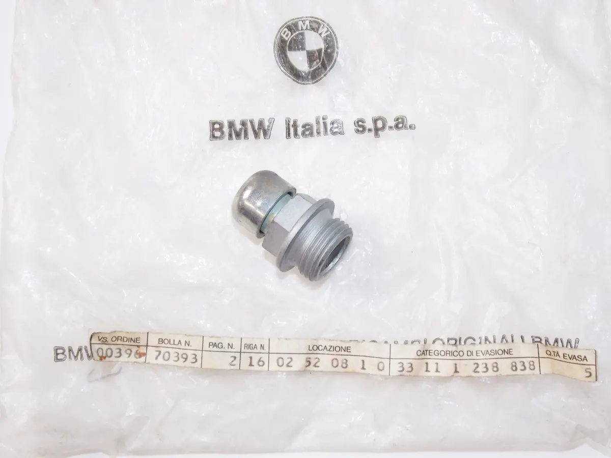 Nos Oem Bmw 76-96 R100cs/Rs/Rt/65/Ls/80 Screw Plug With Ventilation #33111238838 1