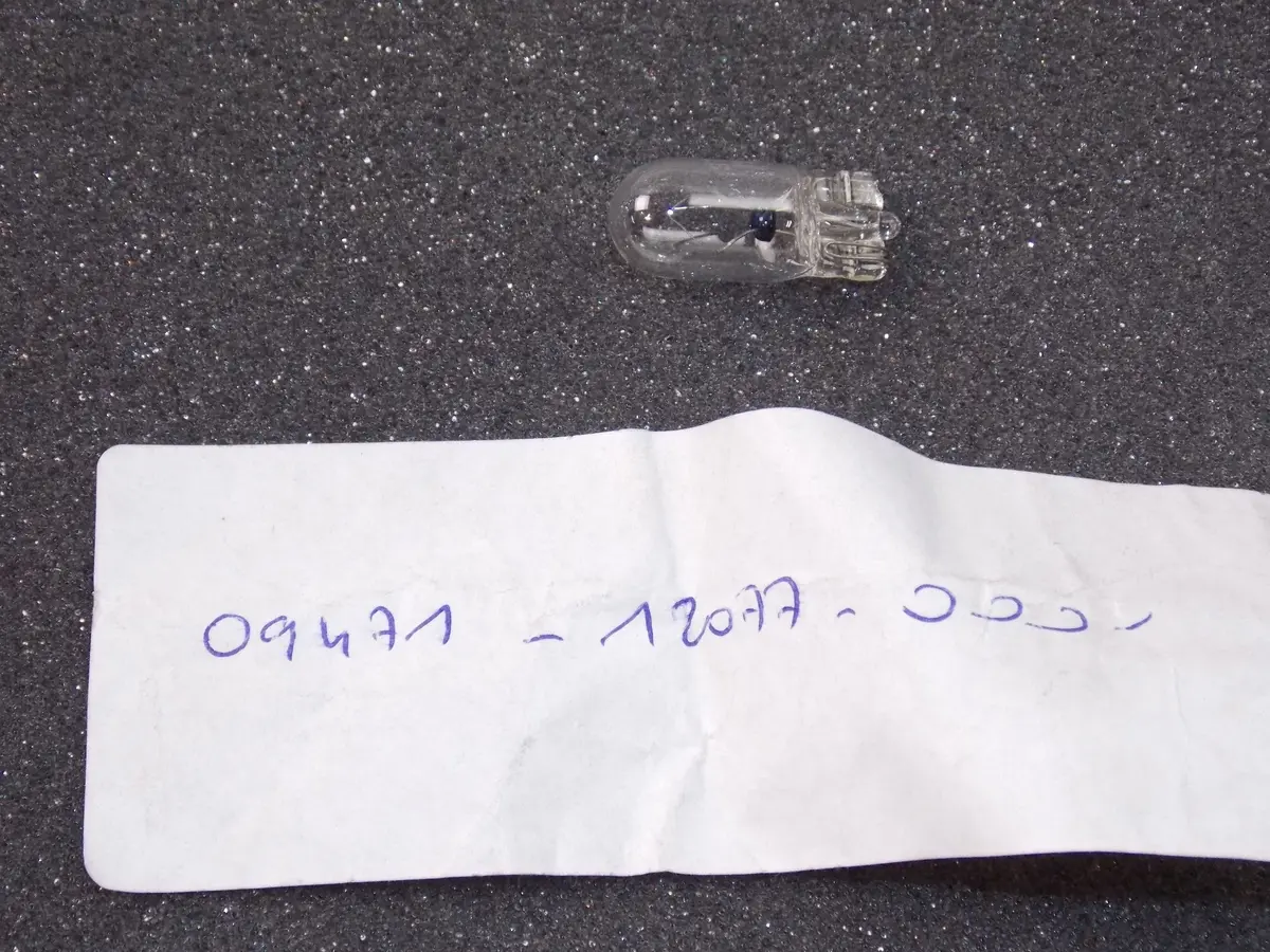 Nos Oem Suzuki 87-13 Lt300e Lt-A500f Gsx750ft Gsx750ft Dr200se Bulb #09471-12077 1