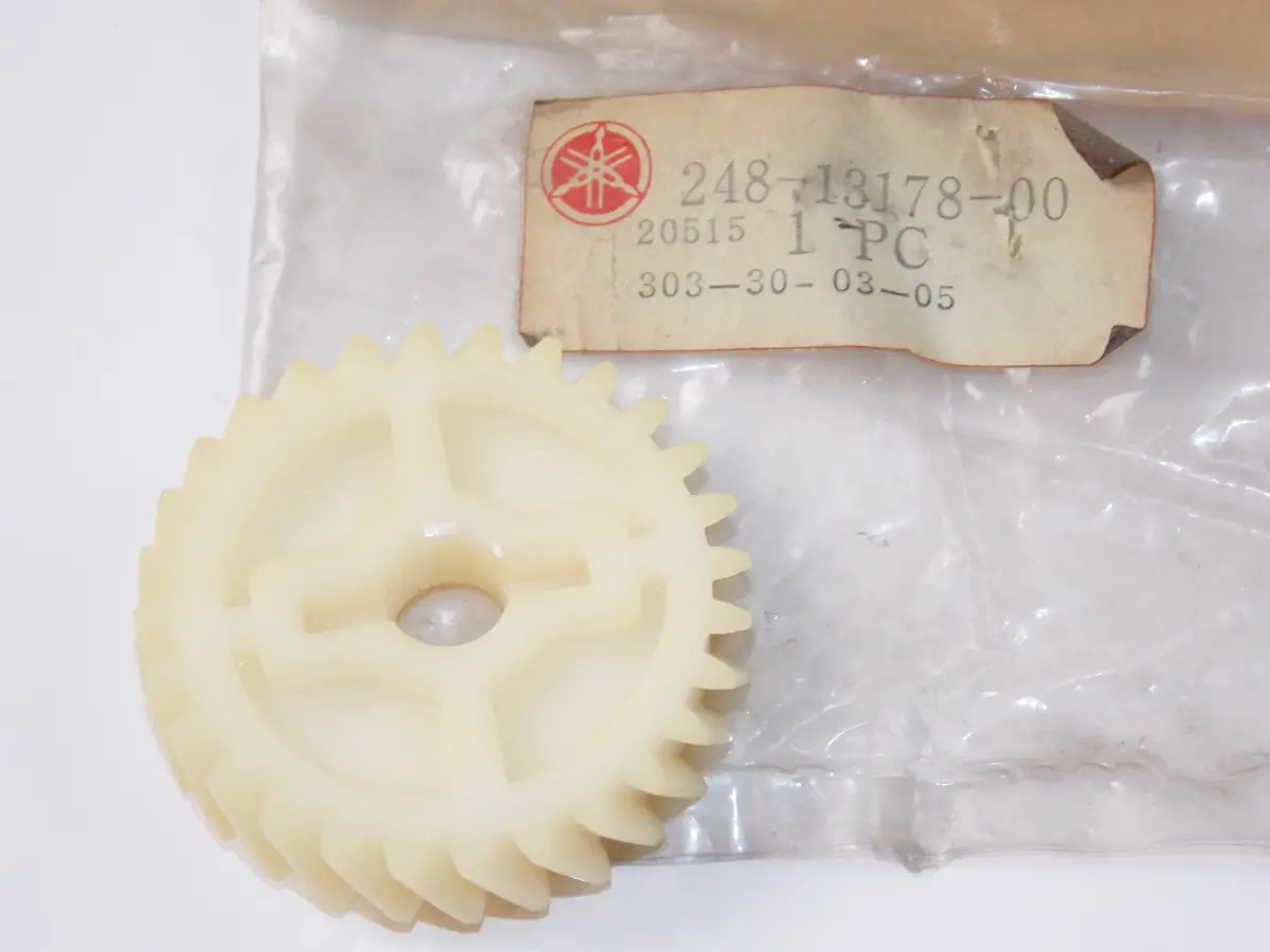 Nos Oem Yamaha 69-2000 At1e Ht1 Rt100h Rs100c At2m Gear Pump Drive 248-13178-00 1
