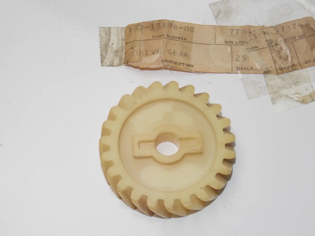 Nos Oem Yamaha 65-66 Ya6/B Gear Pump Drive 137-13178-00 1