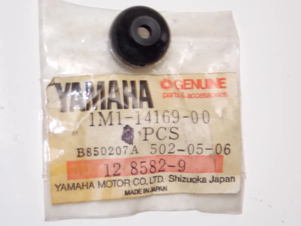Nos Oem Yamaha 76-2001 Dt175f It400f Timberwolf Carburetor Cap 1M1-14169-00 1