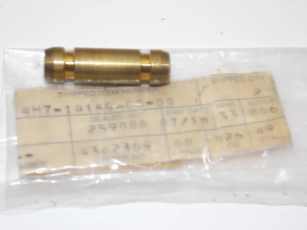Nos Oem Yamaha 1980 Xj650 (Eur) Carburetor Connector 4H7-14189-00 1