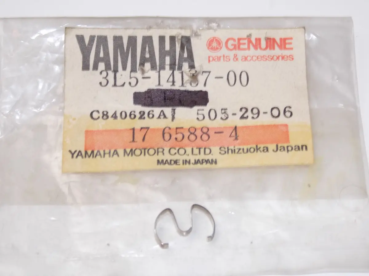 Nos Oem Yamaha 79-87 Qt50f/J/H/K/T Pw50h/K/N/S Carburetor Clip 3L5-14137-00 1