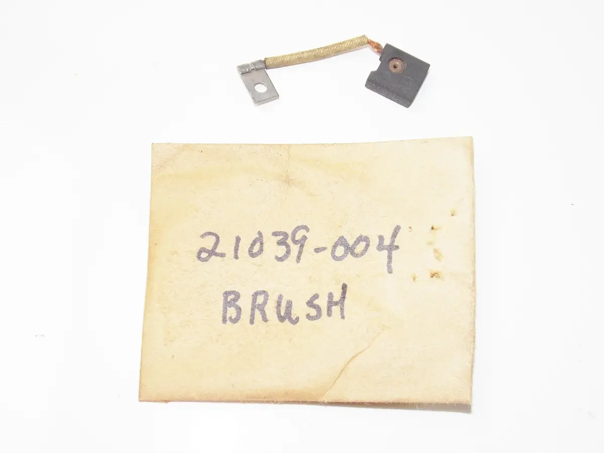 Nos Oem Kawasaki 74-83 Klt200 Kz250/400/750 Starter Motor Brush Carbon 21039-004 1