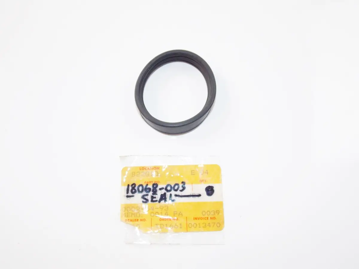 Nos Oem Kawasaki 67-71 A1ss Muffler Rubber Seal 18068-003 1