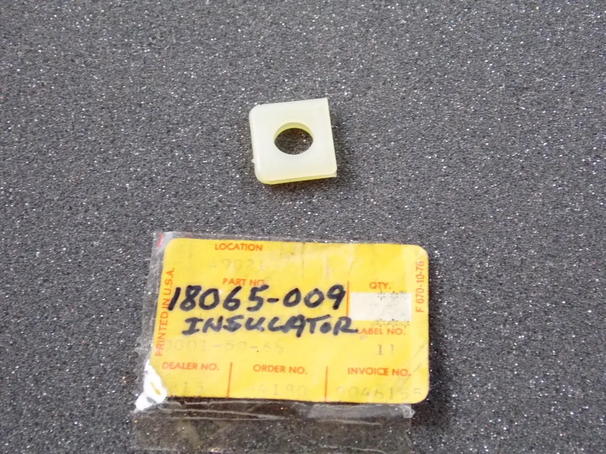 Nos Oem Kawasaki 71-01 F6/7/9/11 Mt1 Km/Ke100 Kv75 Kd80 Insulator Heat 18065-009 1