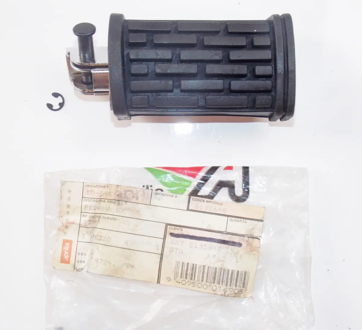 Nos Oem Aprilia 98-92 Red Rose 50 125 Rh Foot Rest Ap8132648 1