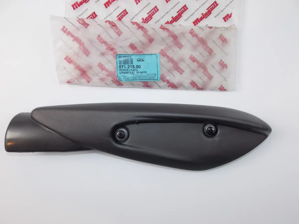 Nos Oem Malaguti Phantom F12 Plastic Muffler Guard + Screws 071.215.00 1