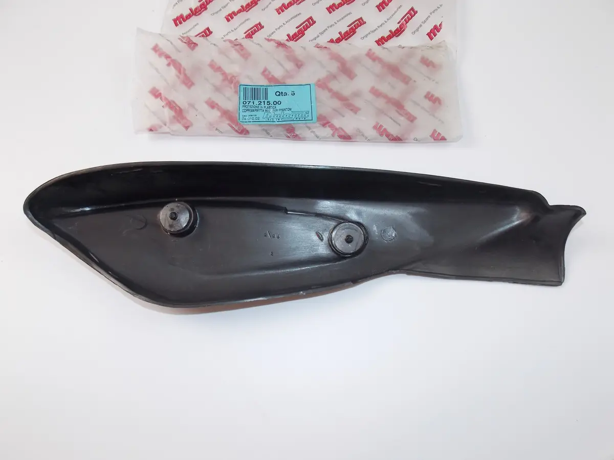 Nos Oem Malaguti Phantom F12 Plastic Muffler Guard + Screws 071.215.00 2