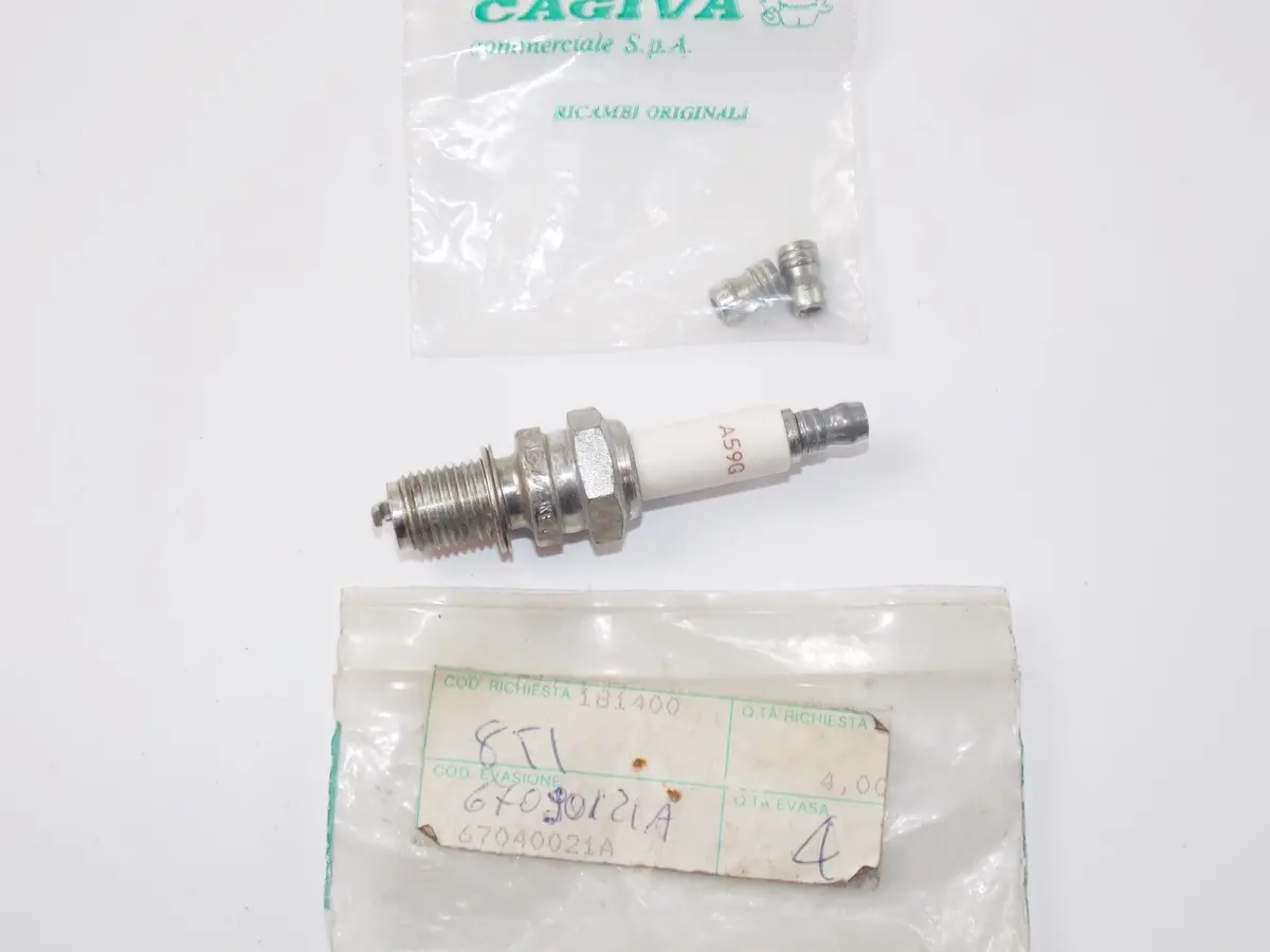 Oem Cagiva 01-05 Sport Tourin St4 Superbike 748/R/S/E 996/S Spark Plug 67090121A 1