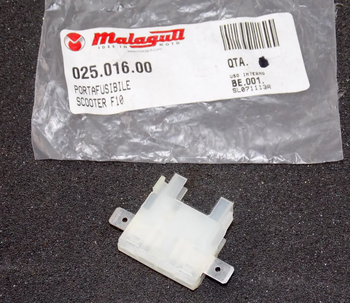 Nos Oem Malaguti Madison F10 Fuse Holder 025.016.00 1
