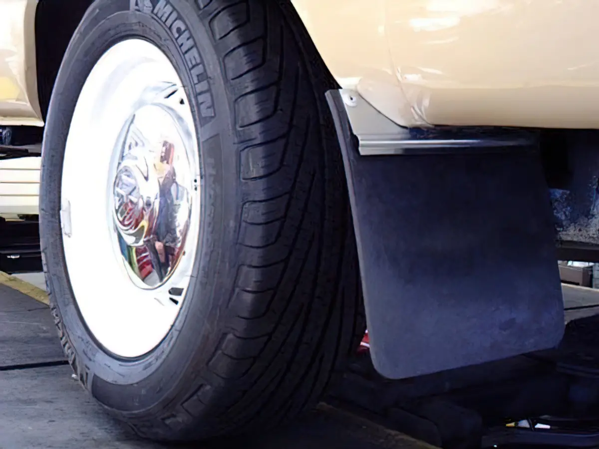 Mud Flap (Rear Driver) [Bus] 1