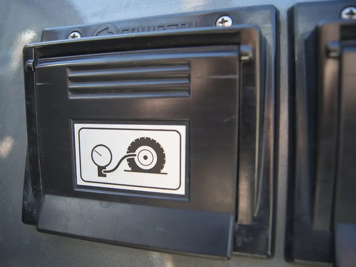 Air Compressor Hook-Up Decal 2