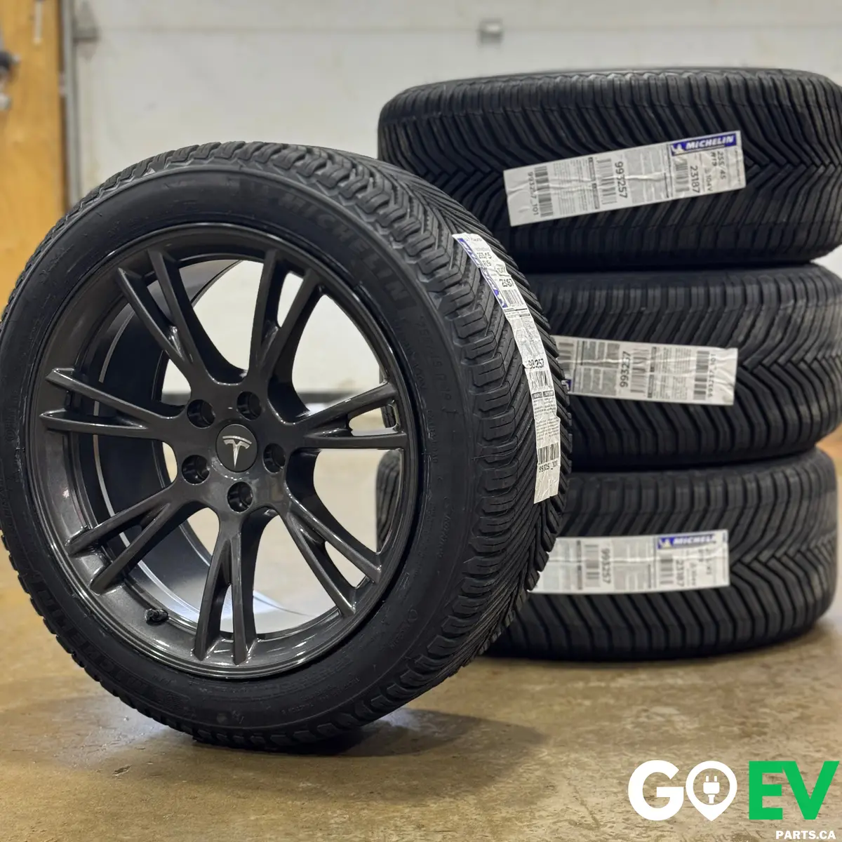 Tesla Model Y: 19” Dark Gemini & Silver Gemini Summer Wheel And Tire Set 1